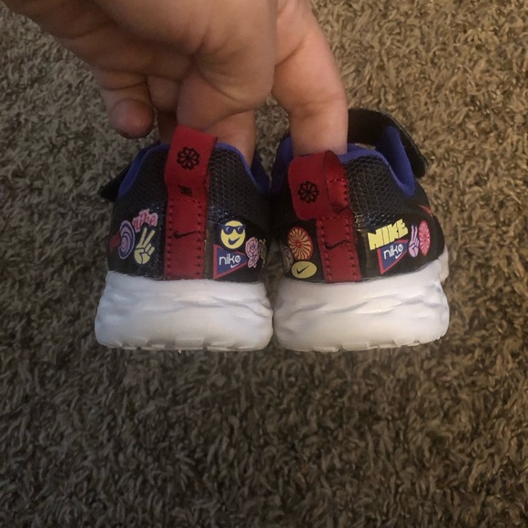 Nice Nike shoes - Picture 4 of 6